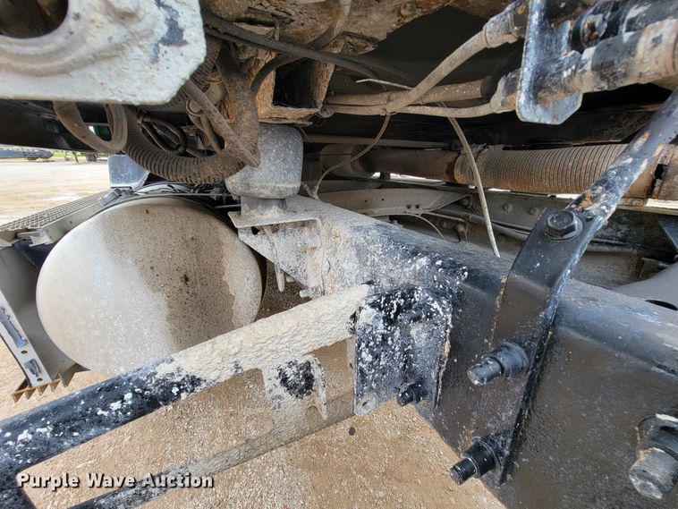 image for item ID9533 2001 Mack CX613 Vision  semi truck