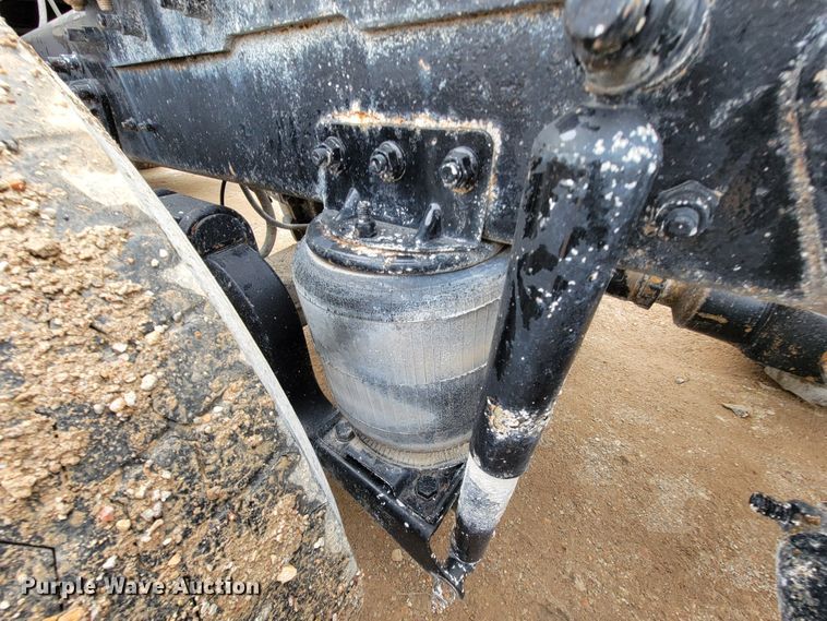 image for item ID9533 2001 Mack CX613 Vision  semi truck