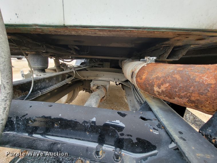 image for item ID9533 2001 Mack CX613 Vision  semi truck