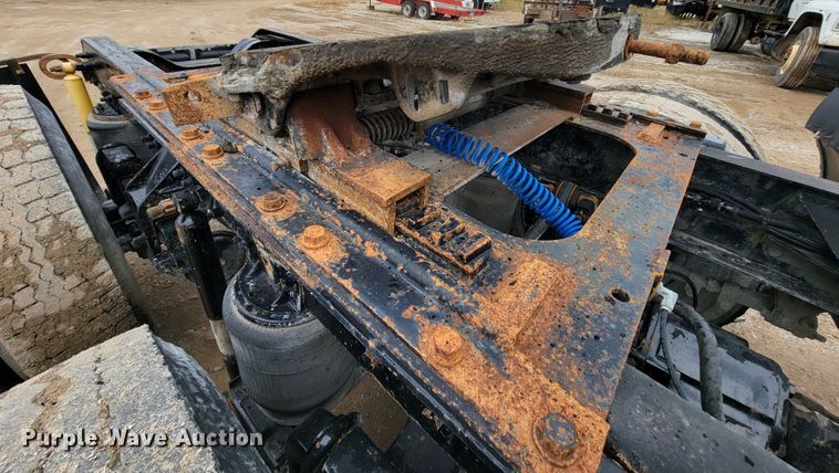 image for item ID9533 2001 Mack CX613 Vision  semi truck