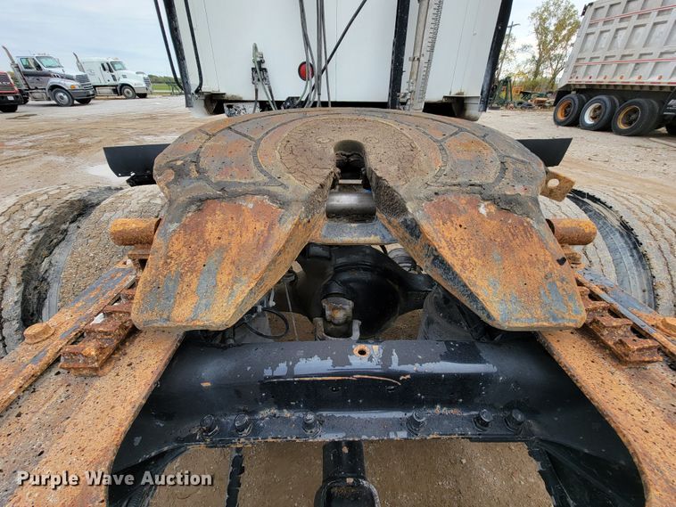 image for item ID9533 2001 Mack CX613 Vision  semi truck