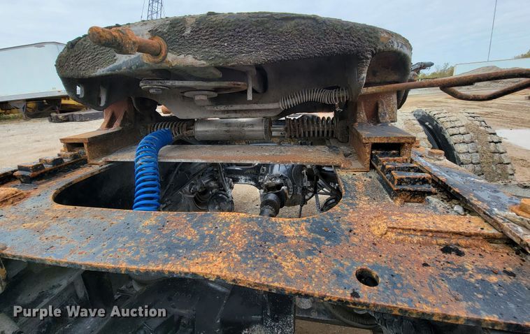 image for item ID9533 2001 Mack CX613 Vision  semi truck