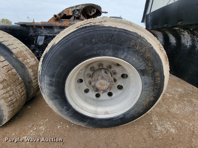 image for item ID9533 2001 Mack CX613 Vision  semi truck