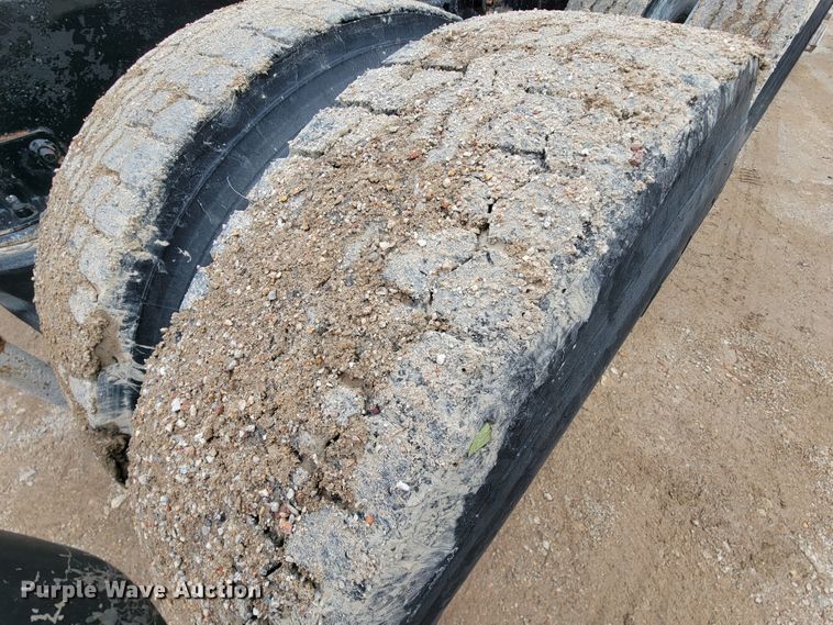 image for item ID9533 2001 Mack CX613 Vision  semi truck