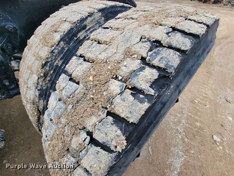 image for item ID9533 2001 Mack CX613 Vision  semi truck