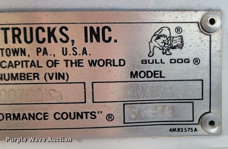 image for item ID9533 2001 Mack CX613 Vision  semi truck