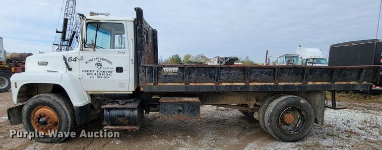 image for item ID9534 1991 Ford LN8000  dump flatbed truck