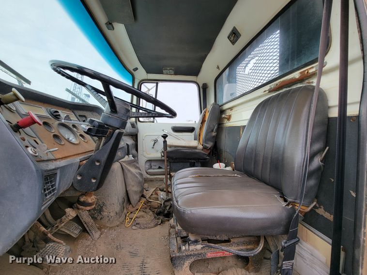 image for item ID9534 1991 Ford LN8000  dump flatbed truck