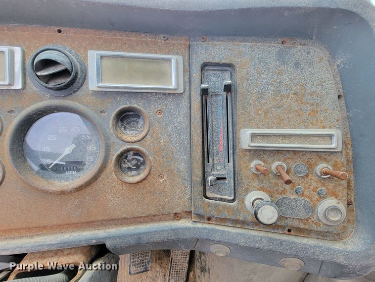 image for item ID9534 1991 Ford LN8000  dump flatbed truck