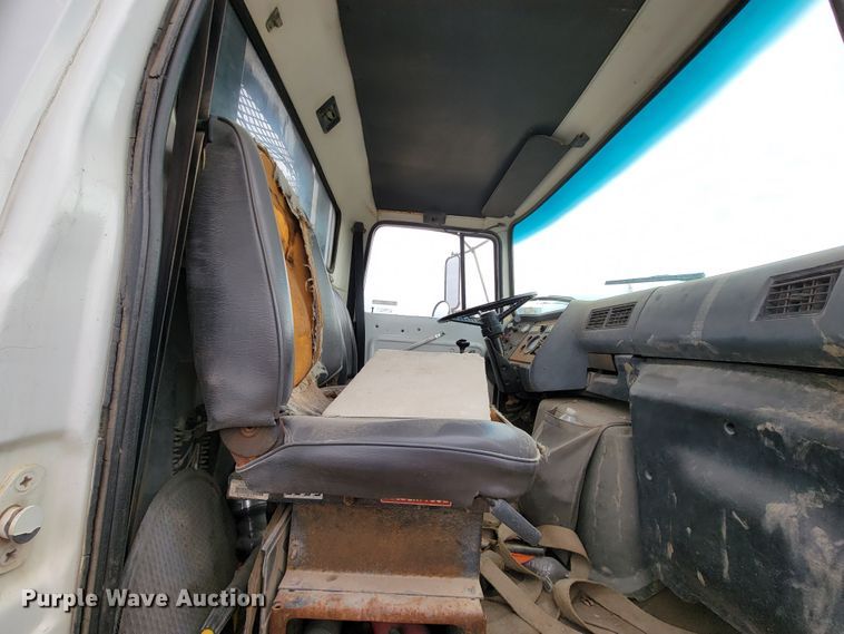 image for item ID9534 1991 Ford LN8000  dump flatbed truck