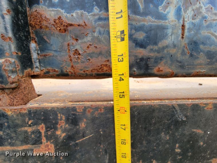 image for item ID9534 1991 Ford LN8000  dump flatbed truck