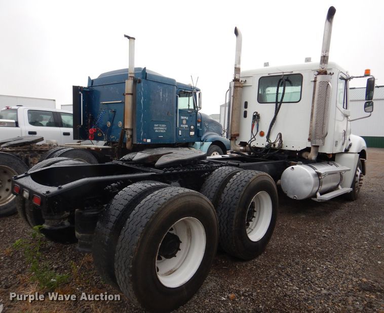 image for item IM9552 2007 Freightliner Columbia 120  semi truck