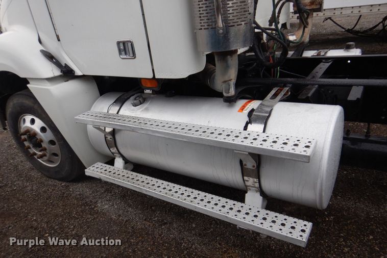 image for item IM9552 2007 Freightliner Columbia 120  semi truck