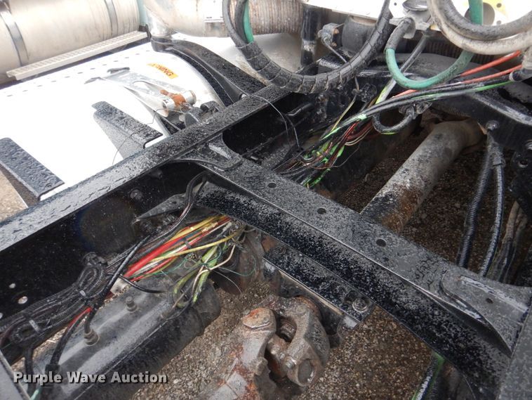 image for item IM9552 2007 Freightliner Columbia 120  semi truck