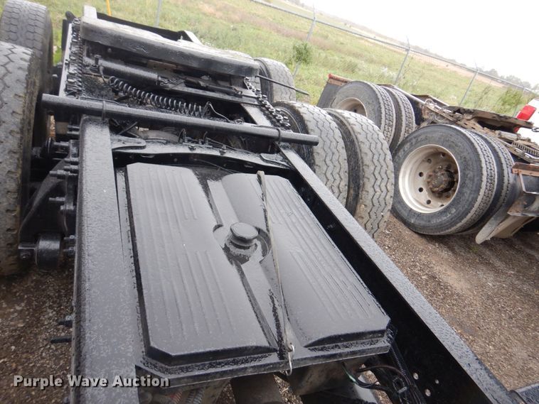 image for item IM9552 2007 Freightliner Columbia 120  semi truck