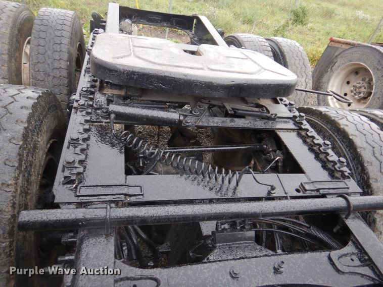 image for item IM9552 2007 Freightliner Columbia 120  semi truck