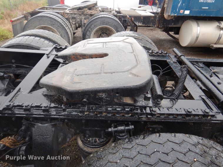 image for item IM9552 2007 Freightliner Columbia 120  semi truck