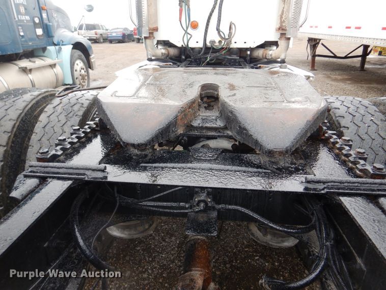 image for item IM9552 2007 Freightliner Columbia 120  semi truck