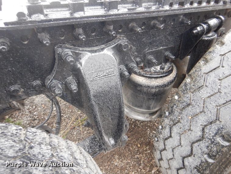 image for item IM9552 2007 Freightliner Columbia 120  semi truck