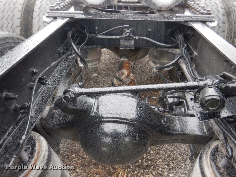 image for item IM9552 2007 Freightliner Columbia 120  semi truck