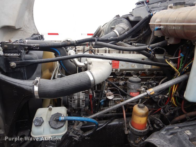 image for item IM9552 2007 Freightliner Columbia 120  semi truck