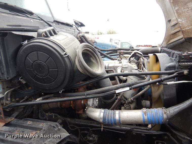 image for item IM9552 2007 Freightliner Columbia 120  semi truck