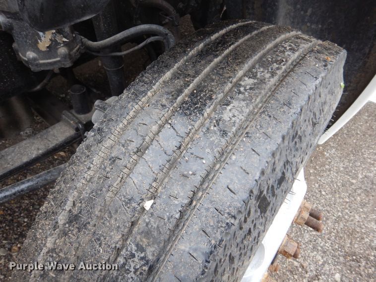 image for item IM9552 2007 Freightliner Columbia 120  semi truck