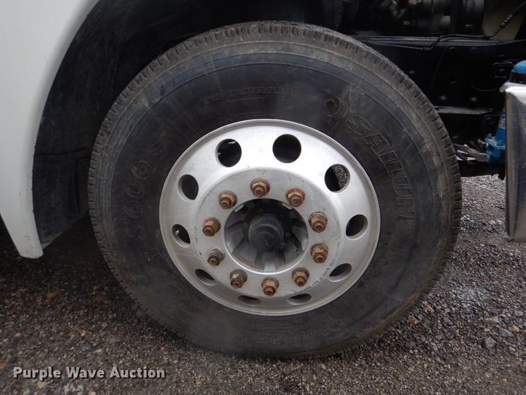 image for item IM9552 2007 Freightliner Columbia 120  semi truck