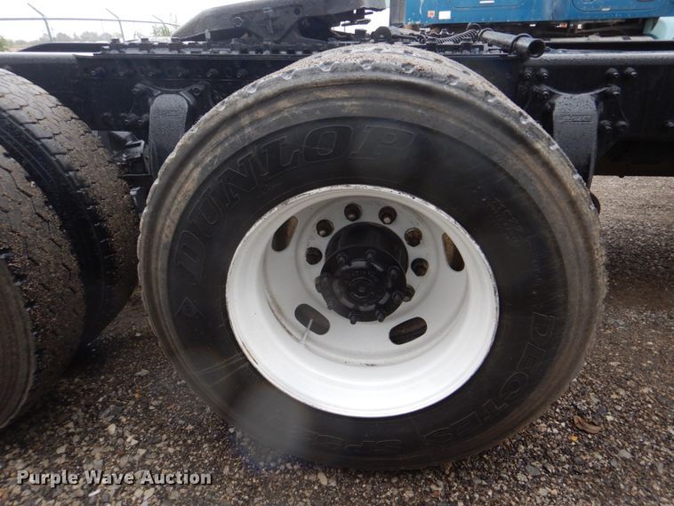 image for item IM9552 2007 Freightliner Columbia 120  semi truck