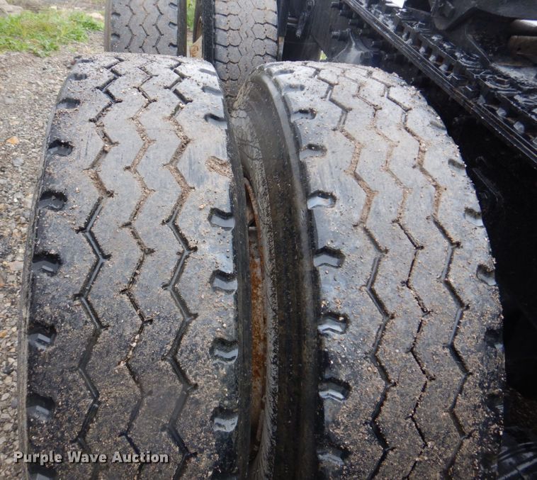 image for item IM9552 2007 Freightliner Columbia 120  semi truck