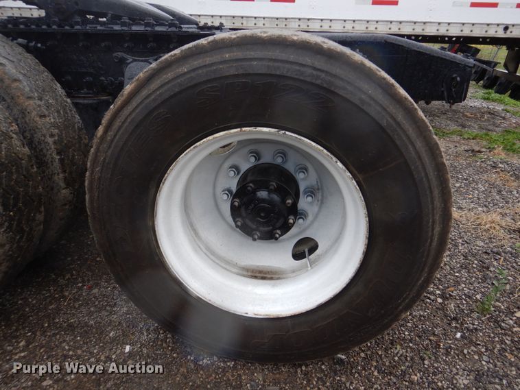 image for item IM9552 2007 Freightliner Columbia 120  semi truck