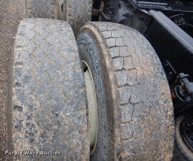 image for item IM9552 2007 Freightliner Columbia 120  semi truck