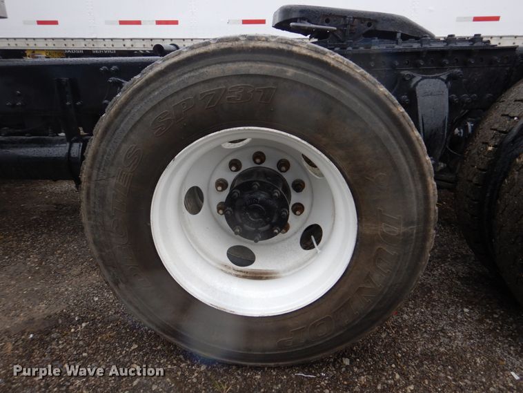 image for item IM9552 2007 Freightliner Columbia 120  semi truck