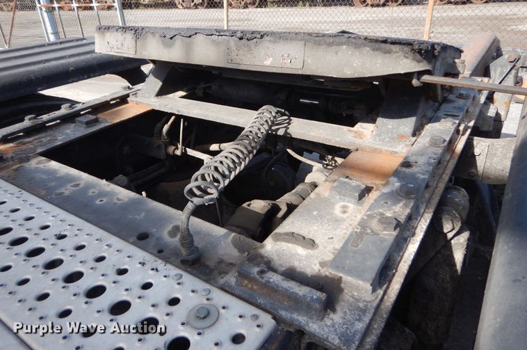 image for item IV9522 2012 Freightliner Cascadia  semi truck