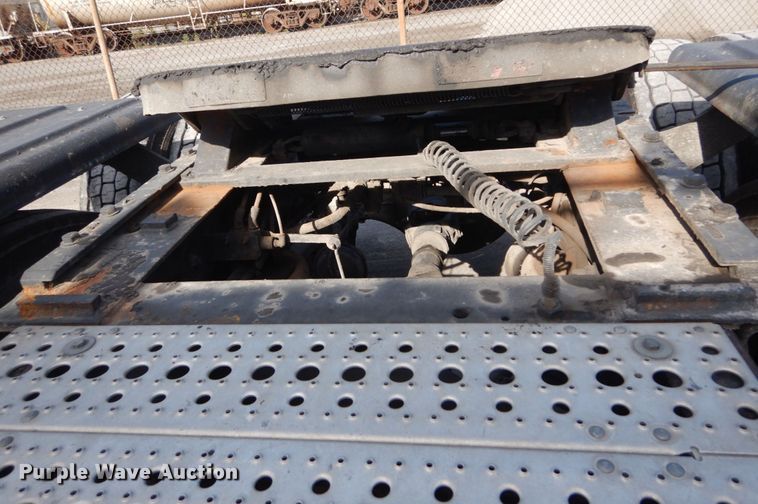 image for item IV9522 2012 Freightliner Cascadia  semi truck