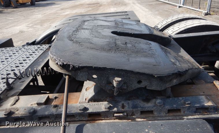 image for item IV9522 2012 Freightliner Cascadia  semi truck