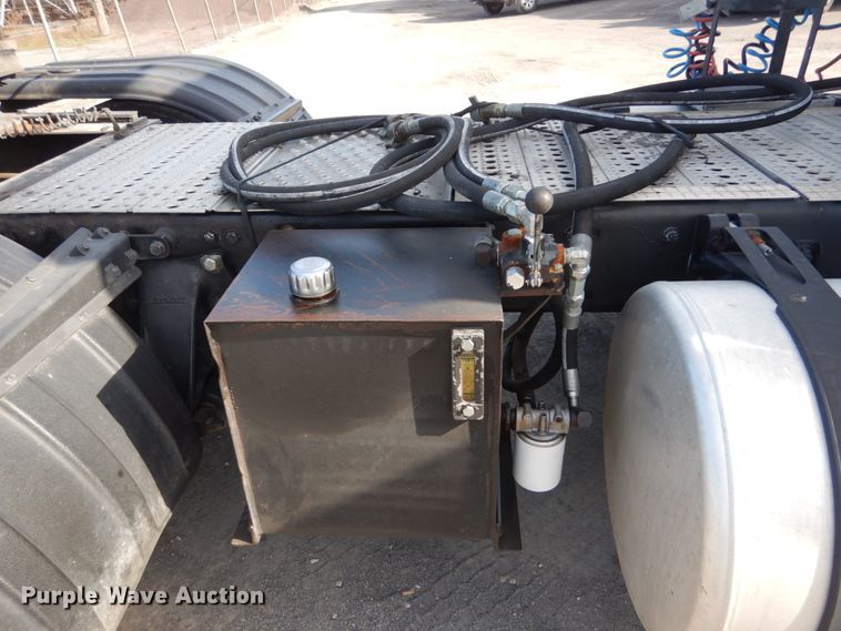 image for item IV9522 2012 Freightliner Cascadia  semi truck