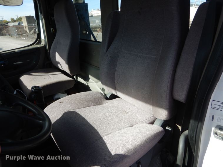 image for item IV9522 2012 Freightliner Cascadia  semi truck