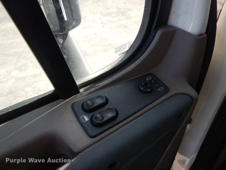 image for item IV9522 2012 Freightliner Cascadia  semi truck