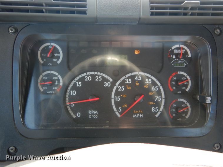 image for item IV9522 2012 Freightliner Cascadia  semi truck