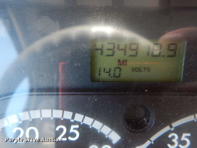 image for item IV9522 2012 Freightliner Cascadia  semi truck