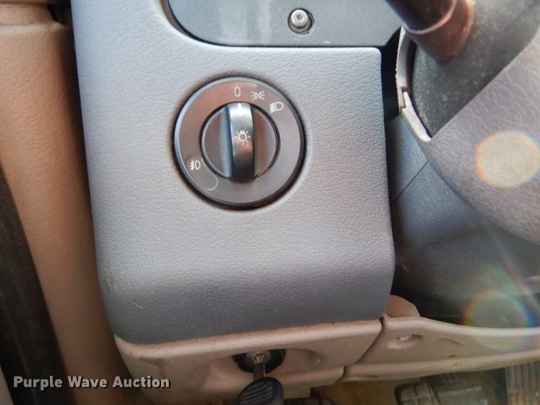 image for item IV9522 2012 Freightliner Cascadia  semi truck