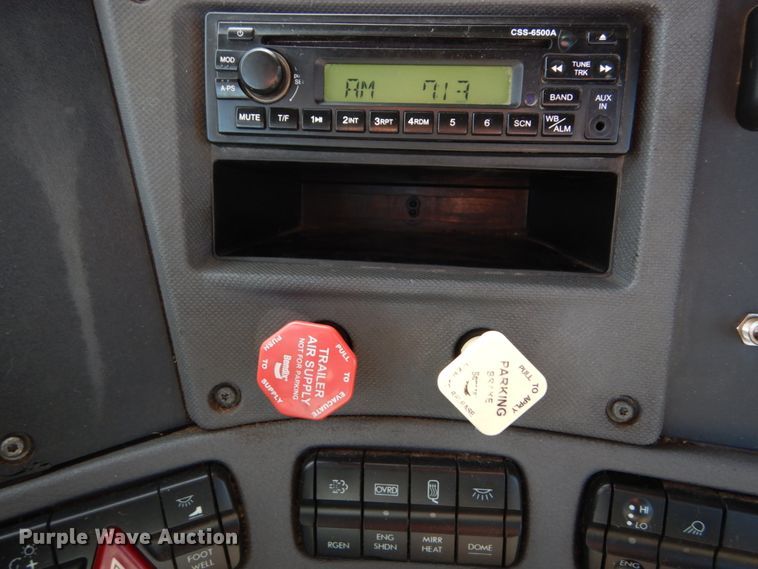 image for item IV9522 2012 Freightliner Cascadia  semi truck