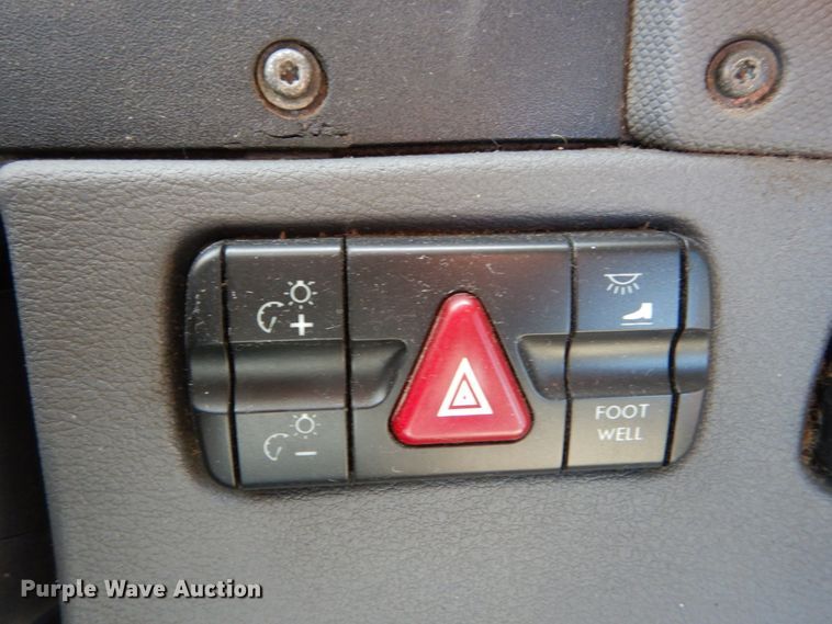 image for item IV9522 2012 Freightliner Cascadia  semi truck