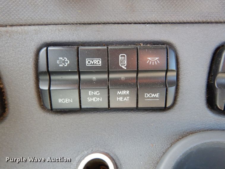 image for item IV9522 2012 Freightliner Cascadia  semi truck