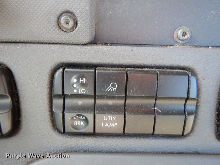 image for item IV9522 2012 Freightliner Cascadia  semi truck