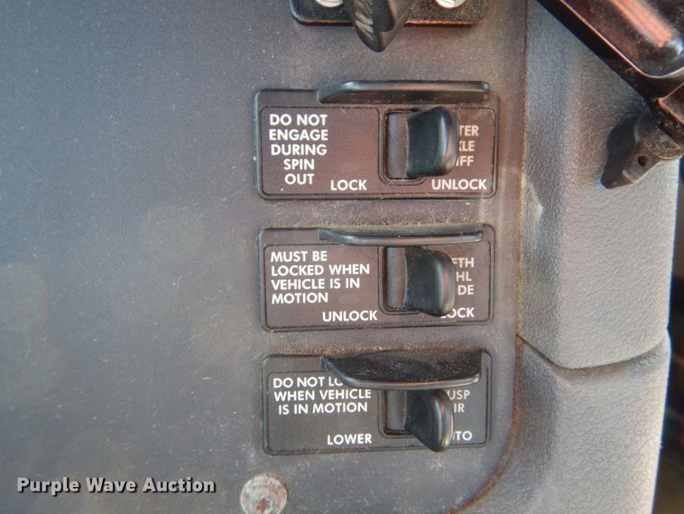 image for item IV9522 2012 Freightliner Cascadia  semi truck