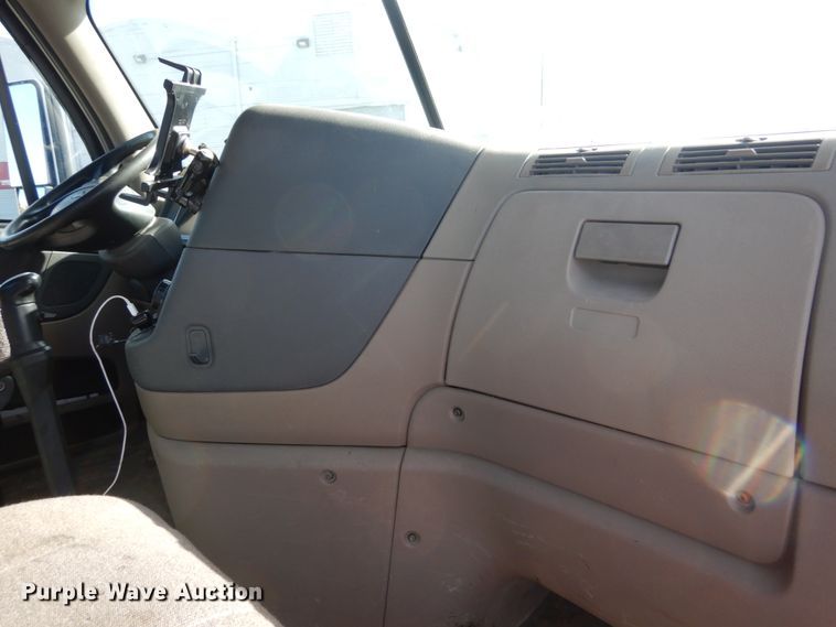 image for item IV9522 2012 Freightliner Cascadia  semi truck