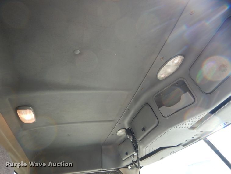 image for item IV9522 2012 Freightliner Cascadia  semi truck