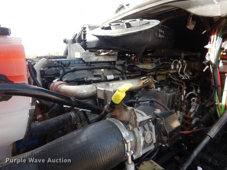 image for item IV9522 2012 Freightliner Cascadia  semi truck